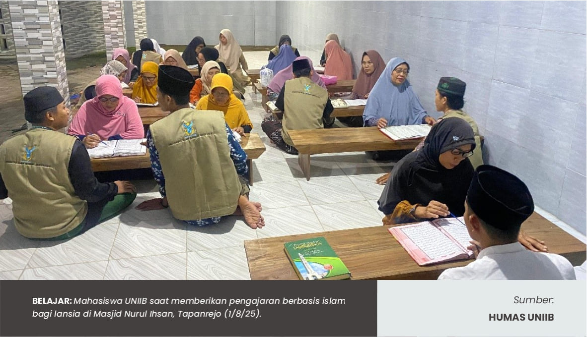 MAHASISWA KKN-PPM IKUT ANDIL  DALAM PELAKSANAAN SEKOLAH LANSIA BERBASIS ISLAM DI MASJID  NURUL IHSAN TAPANREJO