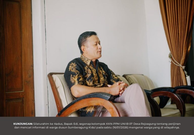 Kunjungi Kadus Sumberagung Kidul, Mahasiswa KKN-PPM UNIIB Gali Potensi dan Tantangan Pengrajin Besek Desa Rejoagung