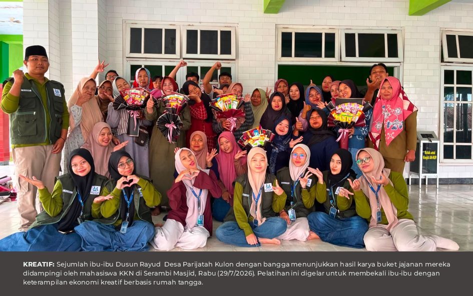 Berdayakan Masyarakat, Mahasiswa KKN-PPM Sukses Gelar Pelatihan Pembuatan Buket untuk Ibu-Ibu