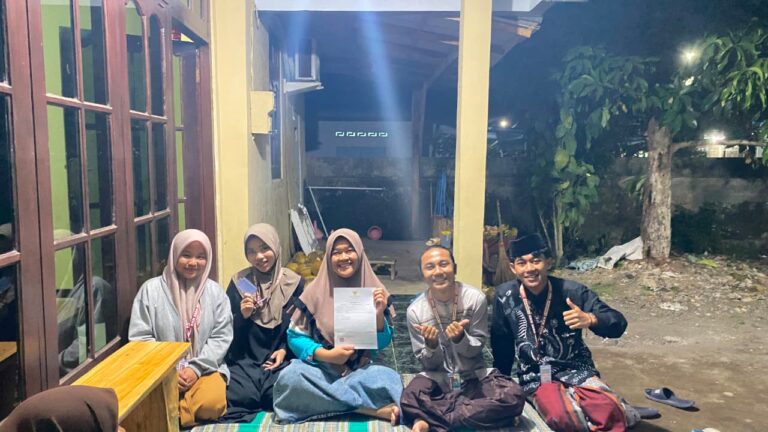 Mahasiswa KKN-PPM Membantu Sertifikasi Halal Produk Degan Jelly di Desa Parijatah Wetan