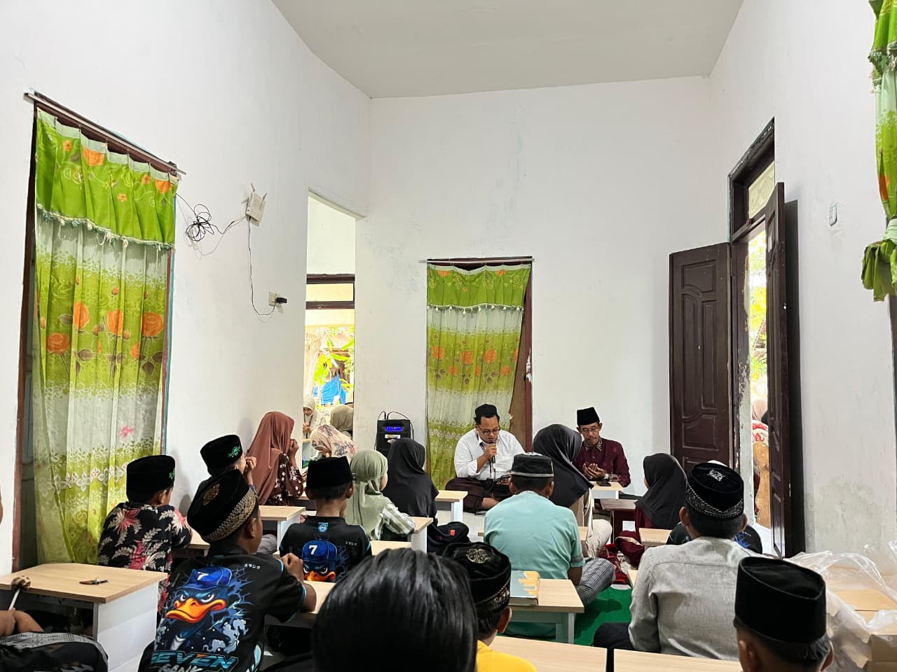 Cinta Al-Qur’an, Kelompok 11 KKN-PPM UNIIB Laksanakan Pendampingan BTQ, Doa dan Tahlil Bersama di TPQ Al Anwar