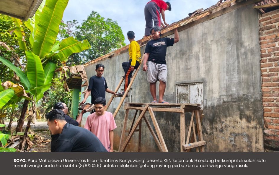 Sinergi KKN-PPM Kelompok 9 UNIIB dan Masyarakat Sukodadi Gotong Royong Perbaiki Rumah Warga yang Rusak