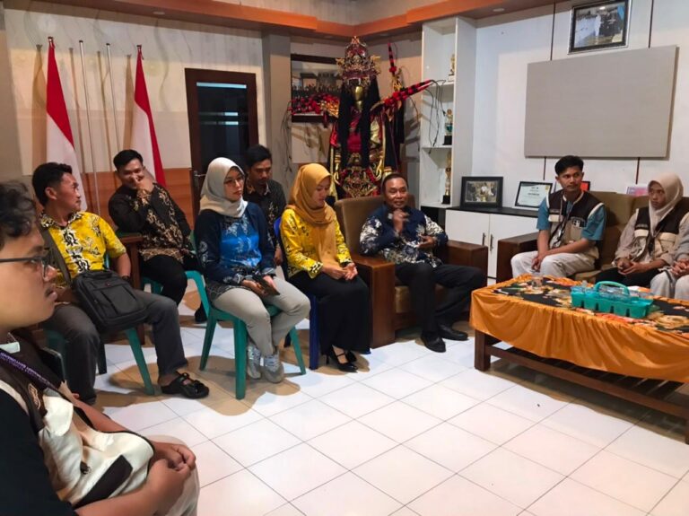 Bangun Sinergi dengan Pemdes, Kelompok 11 Laksanakan Silaturahmi dan Koordinasi di Desa Sembulung