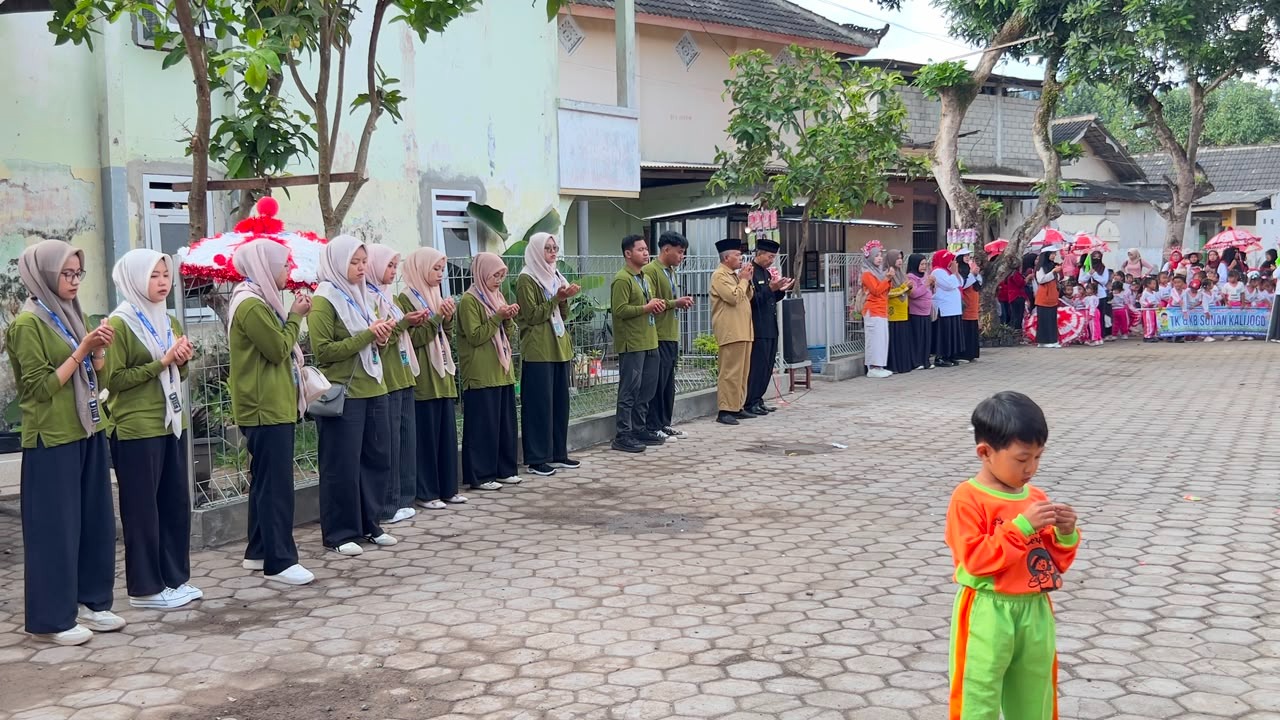 Semarak Jalan Sehat TK se-Desa Purwodadi Bersama KKN-PPM Kelompok 17