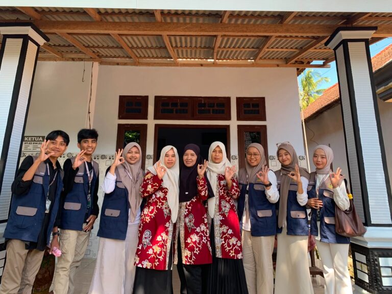 KKN-PPM 01 Sumbersari Nimbrung Bersama Ibu-Ibu Posyandu Dusun Rimpis