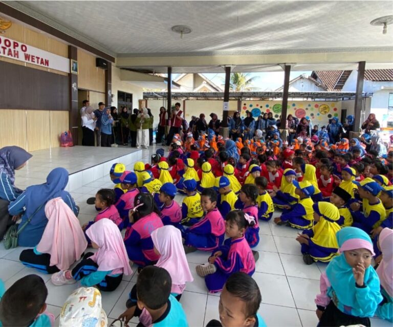 Semarakkan HUT RI Ke-81, Pemdes Parijatah Wetan dan Mahasiswa KKN-PPM Gelar Senam Bersama dan Lomba Mewarnai Tingkat TK