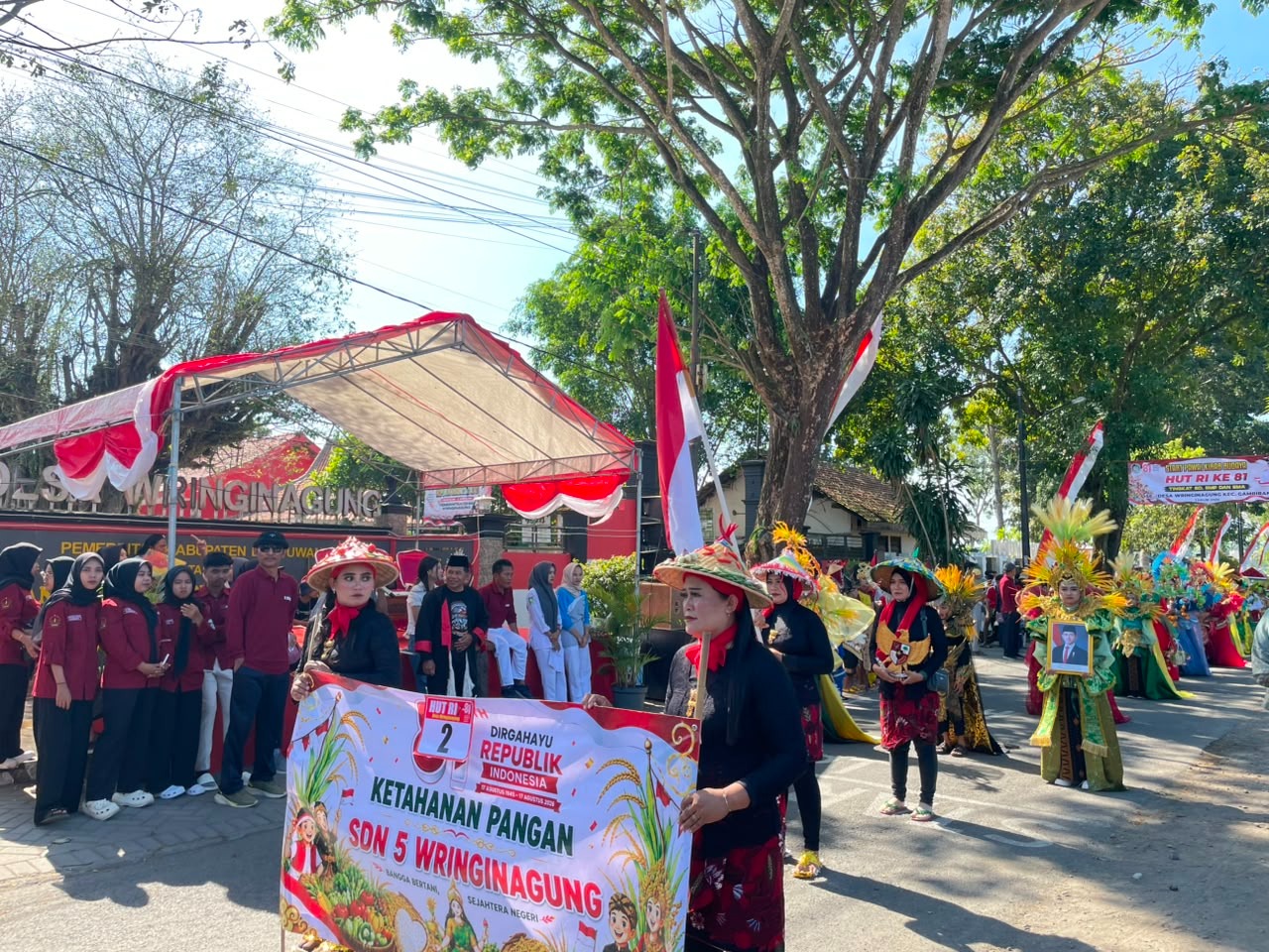 Mahasiswa KKN 16 UNIIB Turut Berpartisipasi dalam Kirab Pawai Budaya Tingkat SD, SMP, dan SMA di Desa Wringinagung