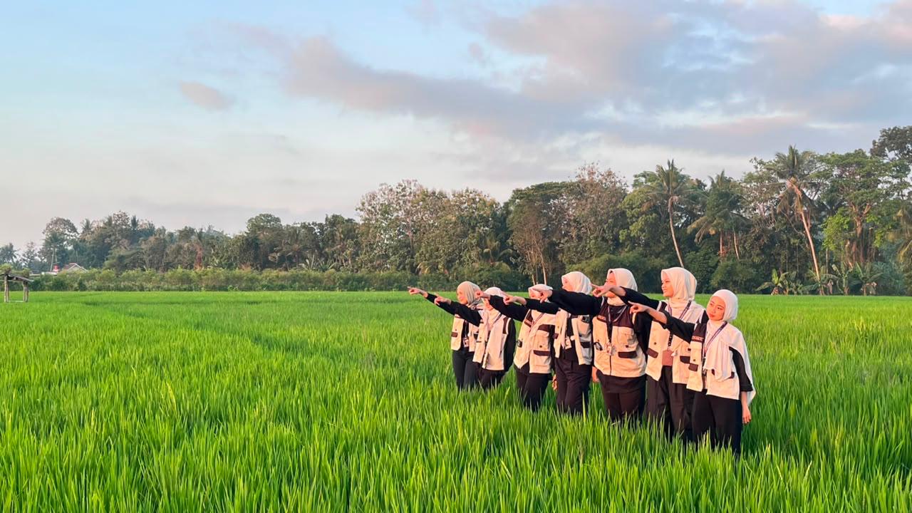 Persiapkan After Movie KKN, Kelompok 11 KKN-PPM UNIIB Lakukan Pengambilan Video Dokumentasi