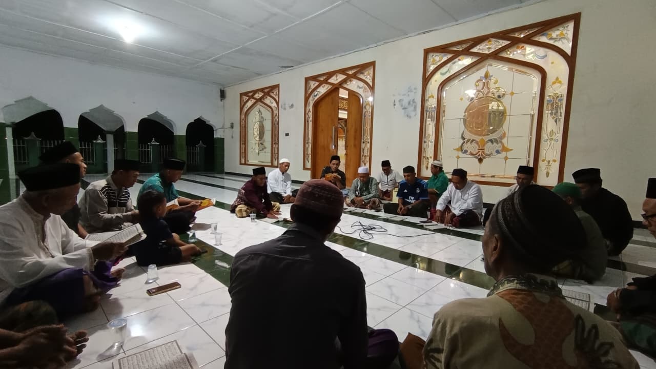 Hari Kedua Latihan Asroqolan, Kelompok 11 KKN-PPM UNIIB Persiapkan Peringatan Maulid Nabi Muhammad SAW