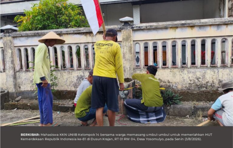 Mahasiswa KKN-PPM UNIIB bersama Warga Pasang Umbul-Umbul Sambut HUT RI Ke-81 di Dusun Krajan